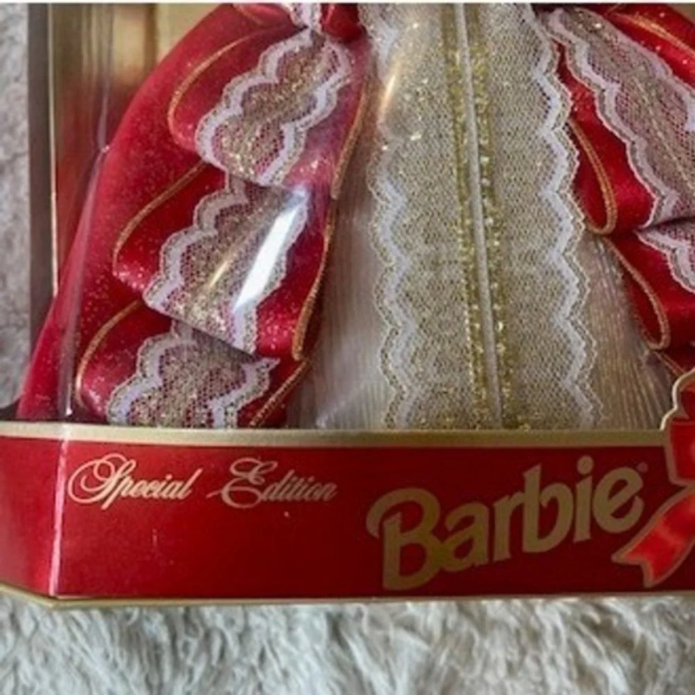 1996 Happy Holidays Barbie Special Edition Red Gown Brunette Mattel 15646 NIB